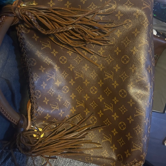 Louis V. Artsy bag with some custom leather work embellishments. - Picture 6 of 13